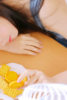 举起手来